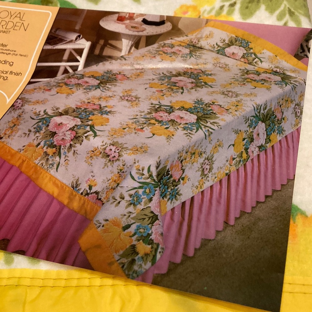 NEW NOS Vintage Cannon Royal Garden Blanket. 60’s satin edge